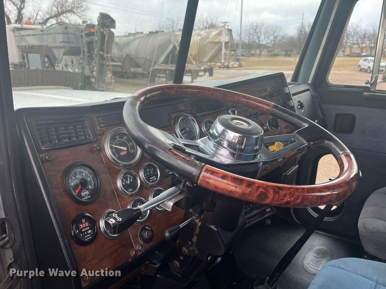 image for item DG5433 1992 Peterbilt 379  semi truck