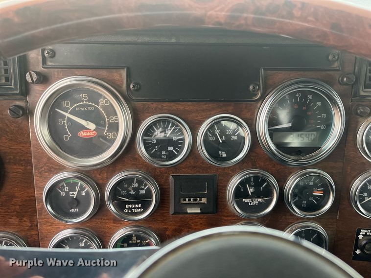 image for item DG5433 1992 Peterbilt 379  semi truck