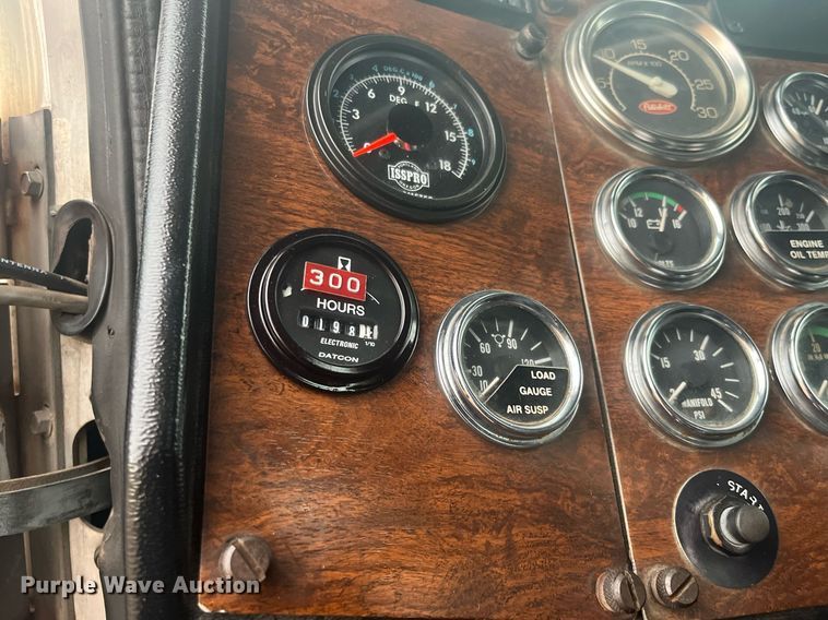 image for item DG5433 1992 Peterbilt 379  semi truck