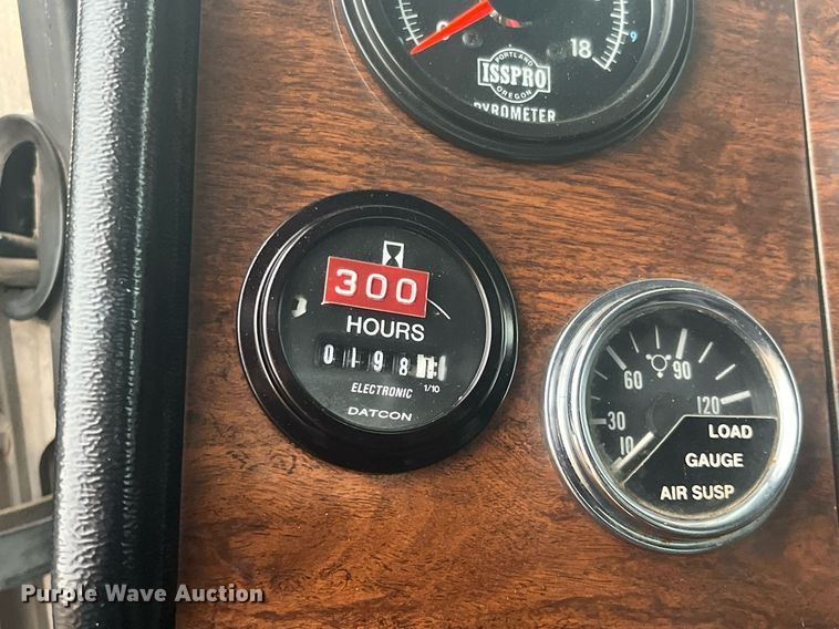 image for item DG5433 1992 Peterbilt 379  semi truck