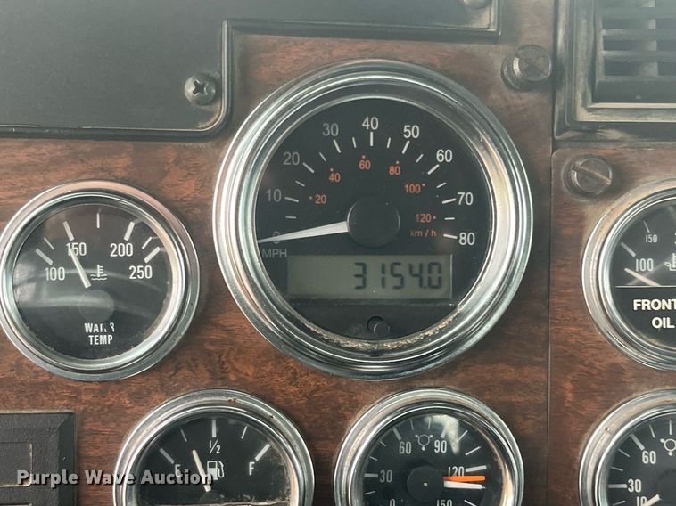 image for item DG5433 1992 Peterbilt 379  semi truck