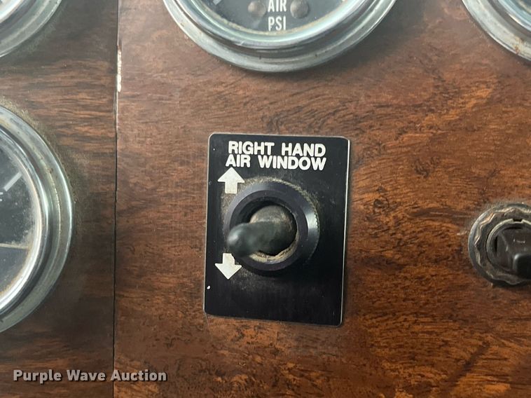 image for item DG5433 1992 Peterbilt 379  semi truck