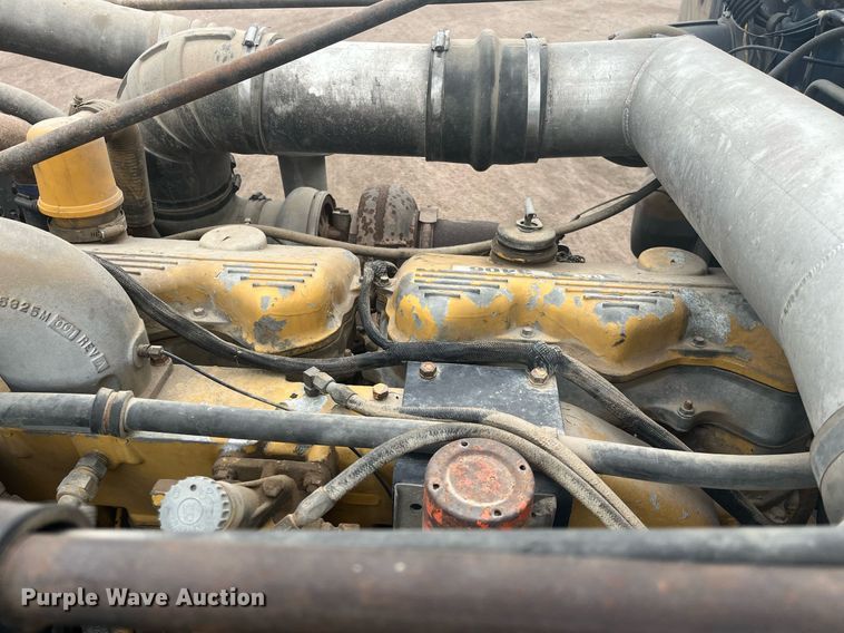 image for item DG5433 1992 Peterbilt 379  semi truck