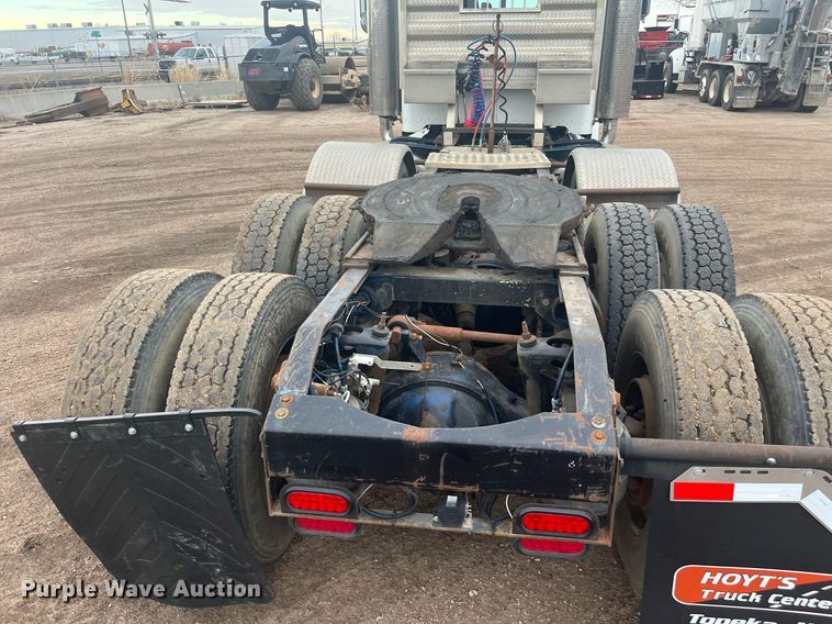 image for item DG5433 1992 Peterbilt 379  semi truck