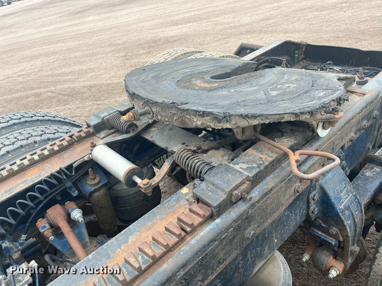 image for item DG5433 1992 Peterbilt 379  semi truck