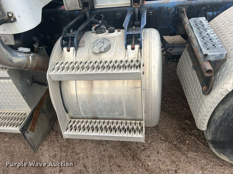 image for item DG5433 1992 Peterbilt 379  semi truck