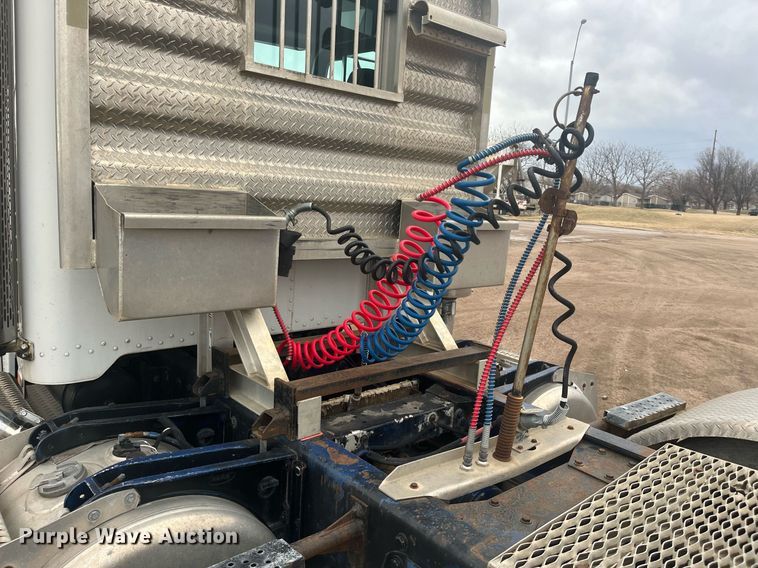 image for item DG5433 1992 Peterbilt 379  semi truck