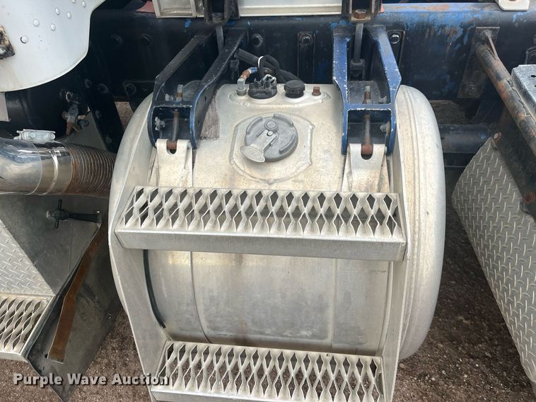 image for item DG5433 1992 Peterbilt 379  semi truck