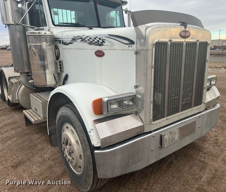 image for item DG5433 1992 Peterbilt 379  semi truck