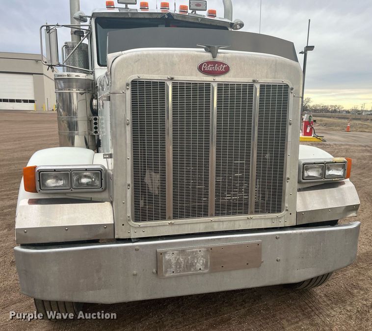 image for item DG5433 1992 Peterbilt 379  semi truck