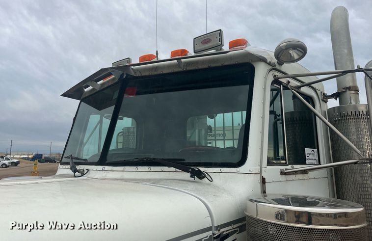 image for item DG5433 1992 Peterbilt 379  semi truck