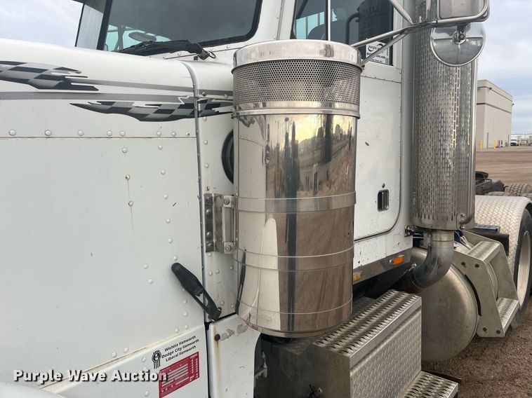 image for item DG5433 1992 Peterbilt 379  semi truck