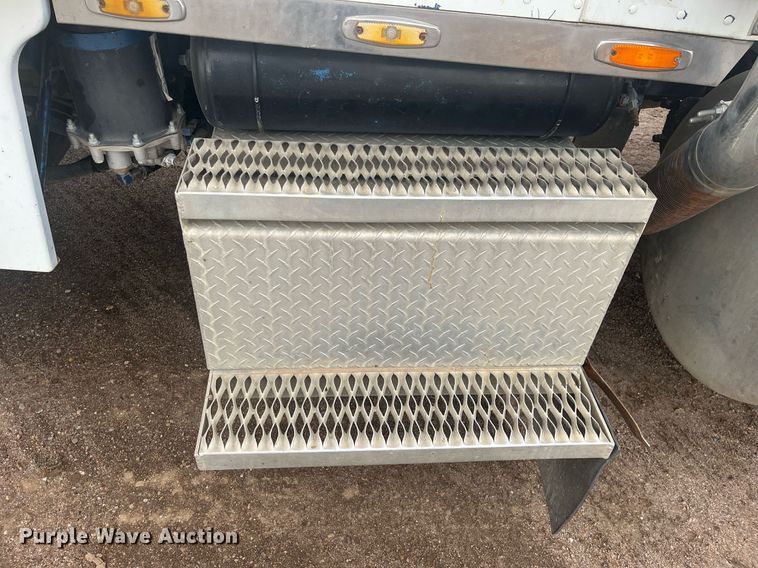 image for item DG5433 1992 Peterbilt 379  semi truck