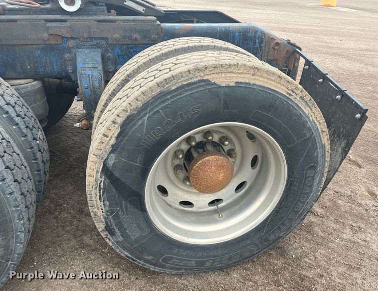 image for item DG5433 1992 Peterbilt 379  semi truck