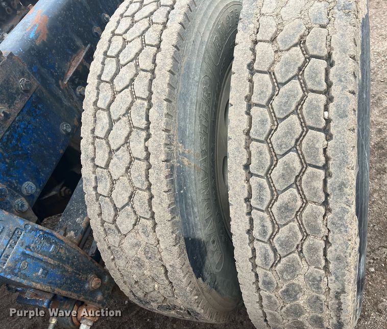 image for item DG5433 1992 Peterbilt 379  semi truck