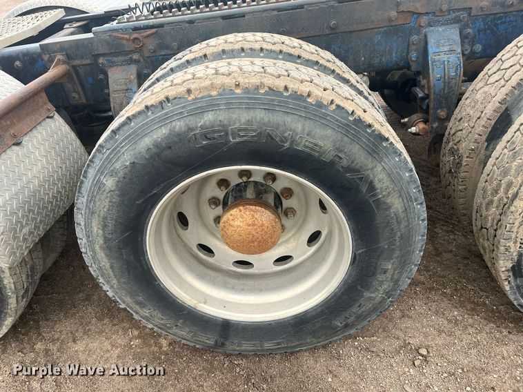 image for item DG5433 1992 Peterbilt 379  semi truck