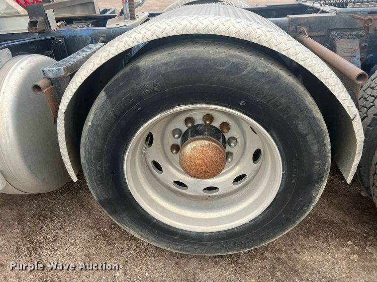 image for item DG5433 1992 Peterbilt 379  semi truck