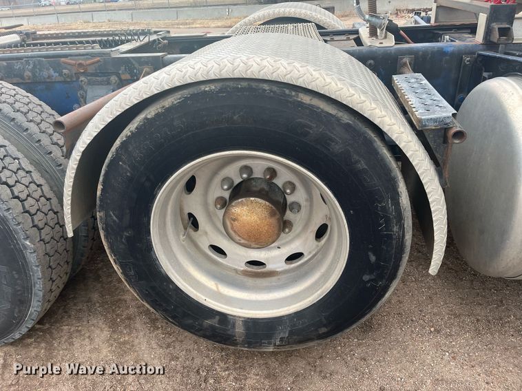 image for item DG5433 1992 Peterbilt 379  semi truck