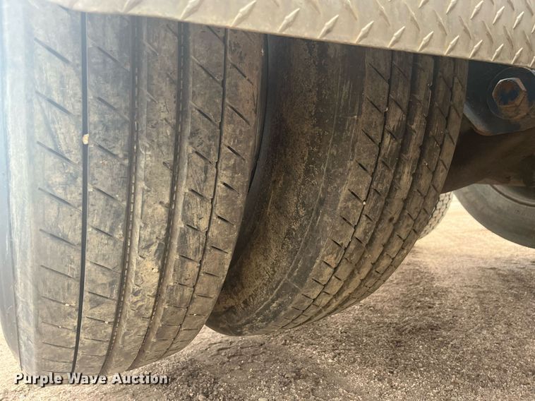 image for item DG5433 1992 Peterbilt 379  semi truck