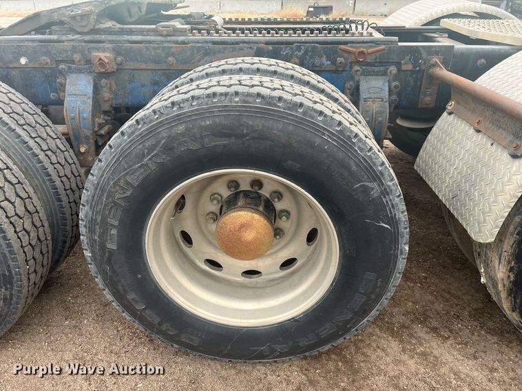 image for item DG5433 1992 Peterbilt 379  semi truck