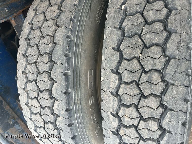 image for item DG5433 1992 Peterbilt 379  semi truck