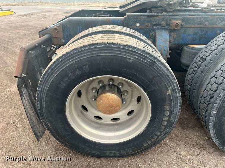 image for item DG5433 1992 Peterbilt 379  semi truck