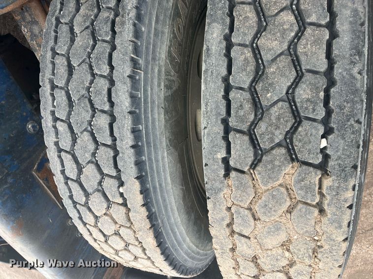 image for item DG5433 1992 Peterbilt 379  semi truck