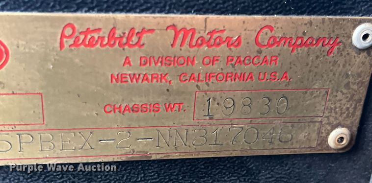 image for item DG5433 1992 Peterbilt 379  semi truck