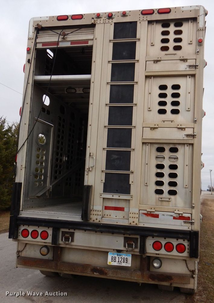image for item DK5162 2004 Wilson PSDCL-411P  livestock trailer