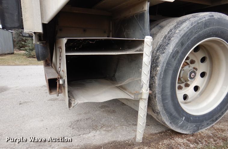 image for item DK5162 2004 Wilson PSDCL-411P  livestock trailer