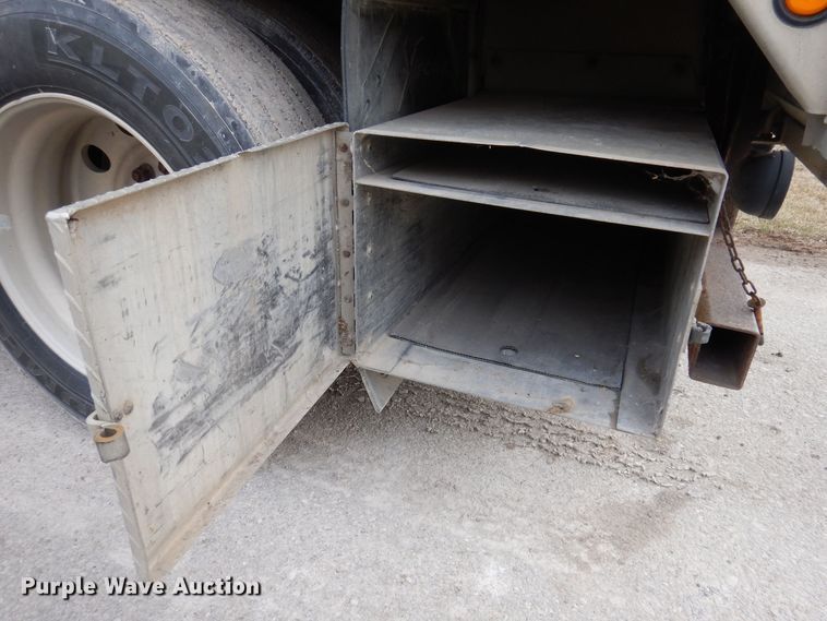 image for item DK5162 2004 Wilson PSDCL-411P  livestock trailer