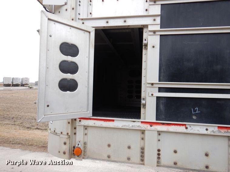 image for item DK5162 2004 Wilson PSDCL-411P  livestock trailer