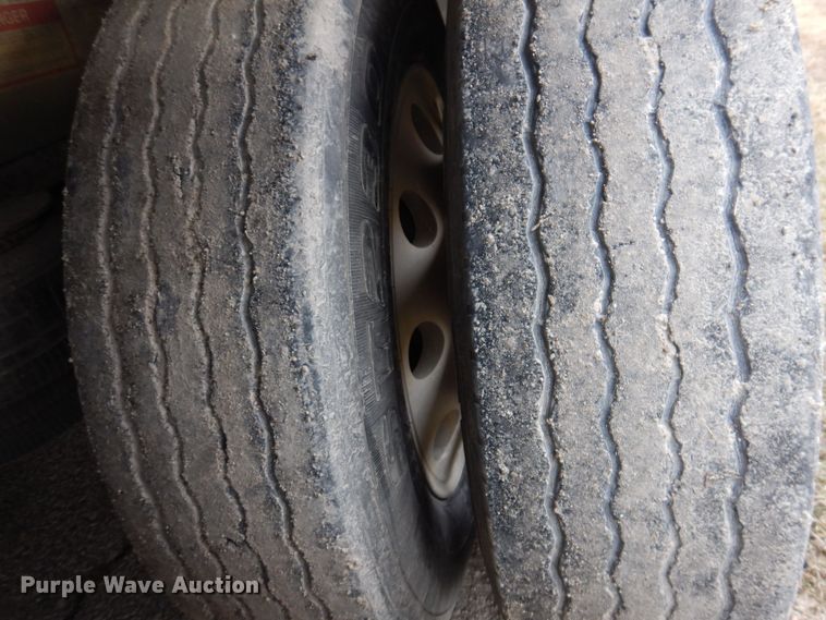 image for item DK5162 2004 Wilson PSDCL-411P  livestock trailer