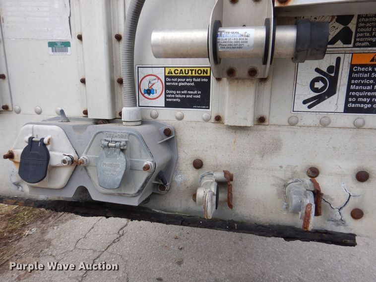 image for item DK5163 2006 Wilson PSDCL-411P  livestock trailer