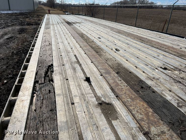 image for item DQ3992 2004 Wilson CFD-900  drop deck trailer