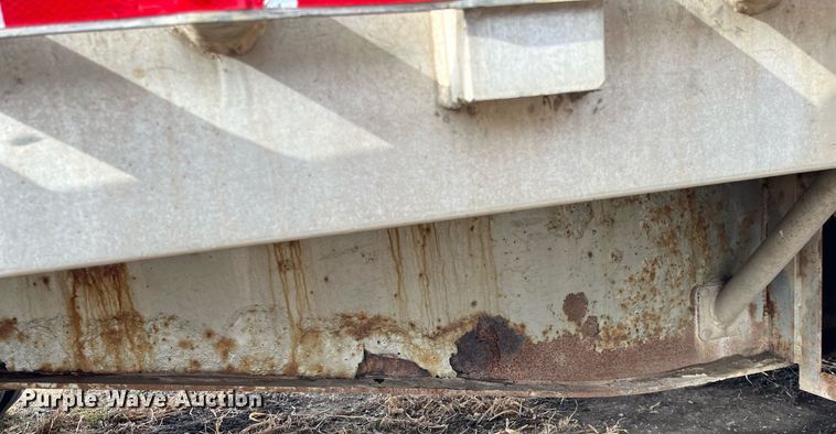 image for item DQ3992 2004 Wilson CFD-900  drop deck trailer