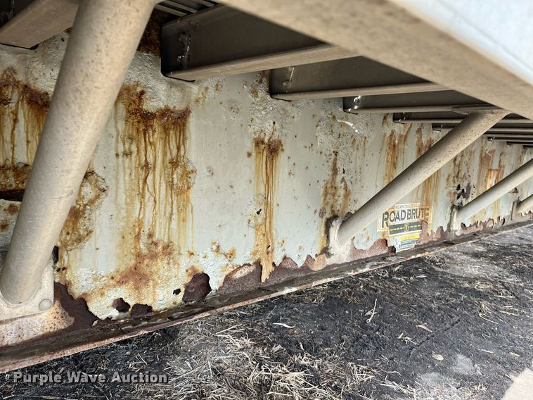 image for item DQ3992 2004 Wilson CFD-900  drop deck trailer