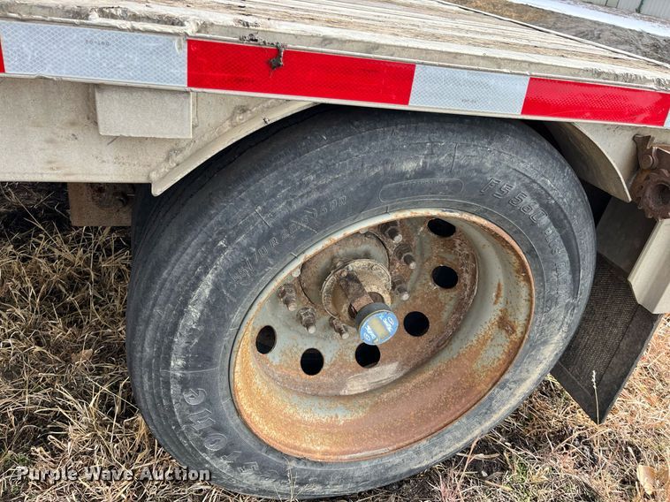 image for item DQ3992 2004 Wilson CFD-900  drop deck trailer