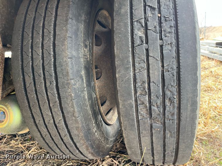 image for item DQ3992 2004 Wilson CFD-900  drop deck trailer