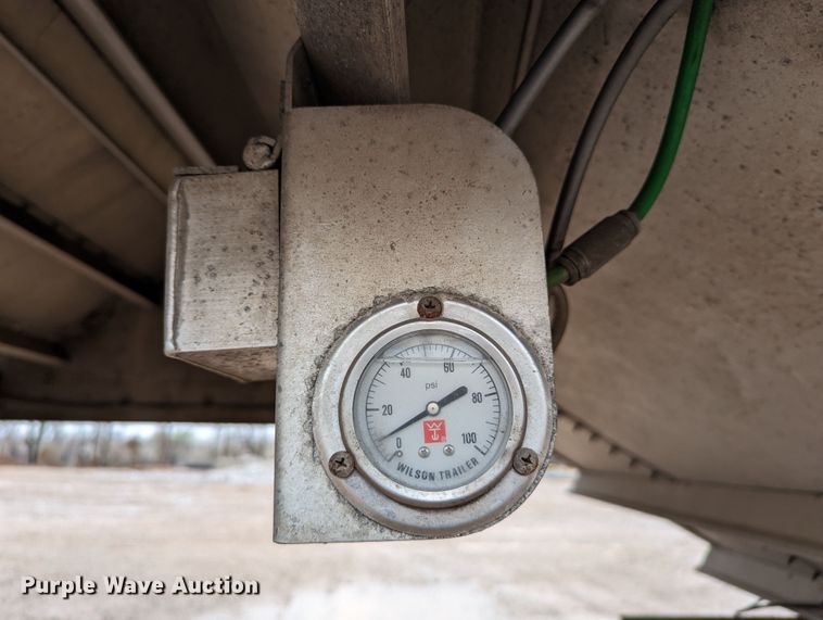 image for item DR6837 2013 Wilson DWH-551  grain trailer