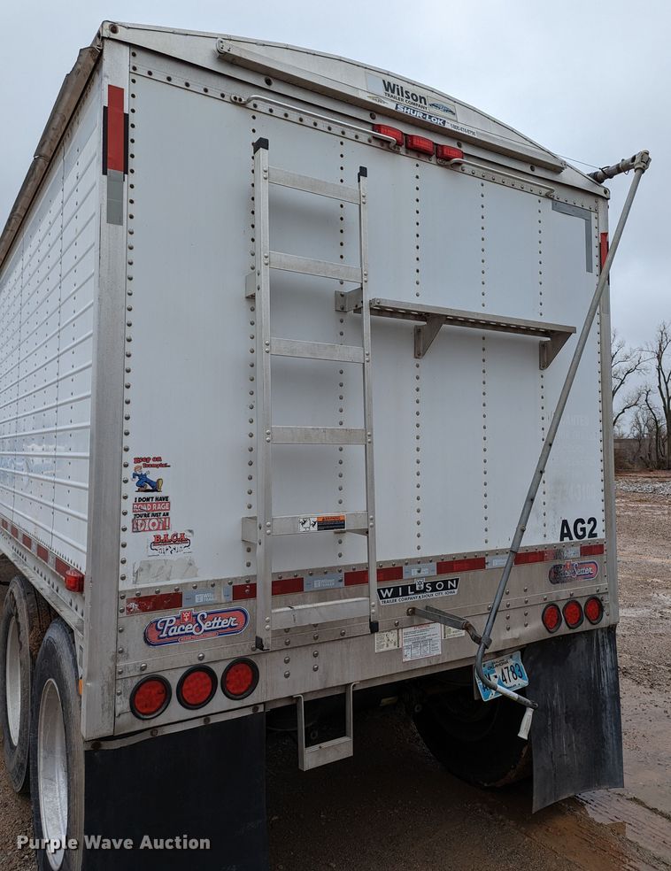 image for item DR6837 2013 Wilson DWH-551  grain trailer