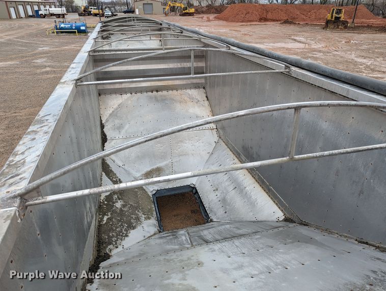 image for item DR6837 2013 Wilson DWH-551  grain trailer