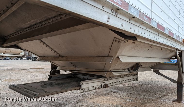 image for item DR6837 2013 Wilson DWH-551  grain trailer