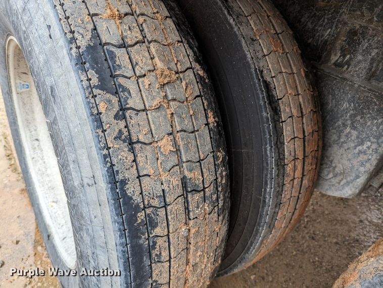 image for item DR6837 2013 Wilson DWH-551  grain trailer