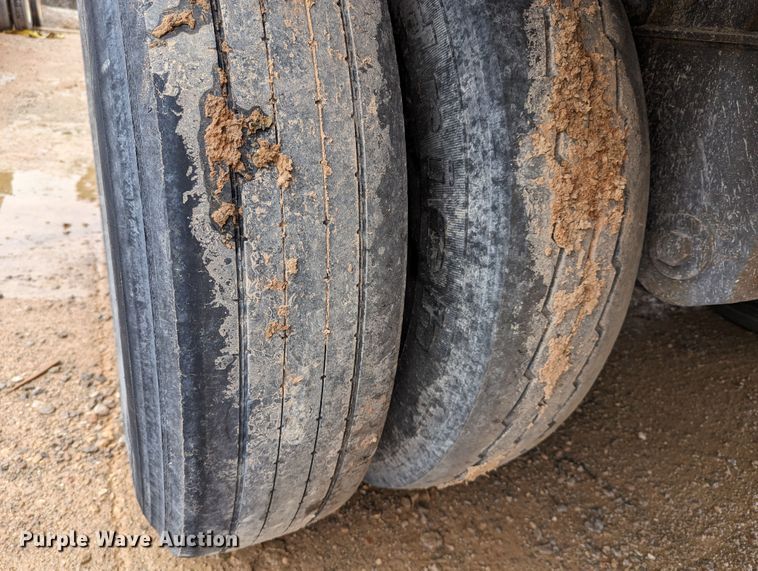 image for item DR6837 2013 Wilson DWH-551  grain trailer