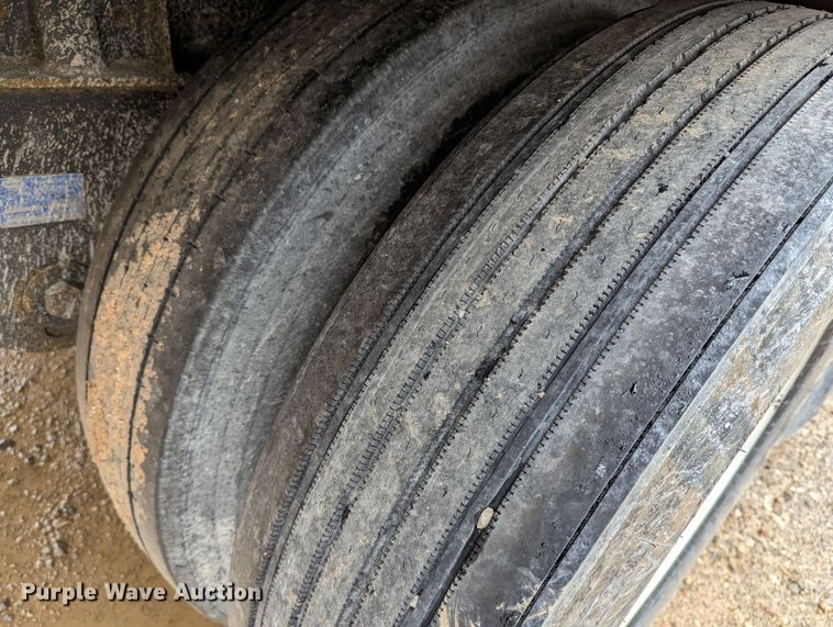 image for item DR6837 2013 Wilson DWH-551  grain trailer