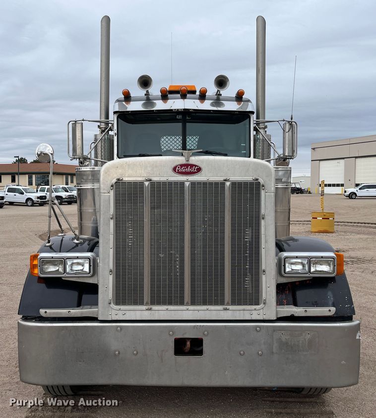 image for item DS1791 2002 Peterbilt 379  semi truck