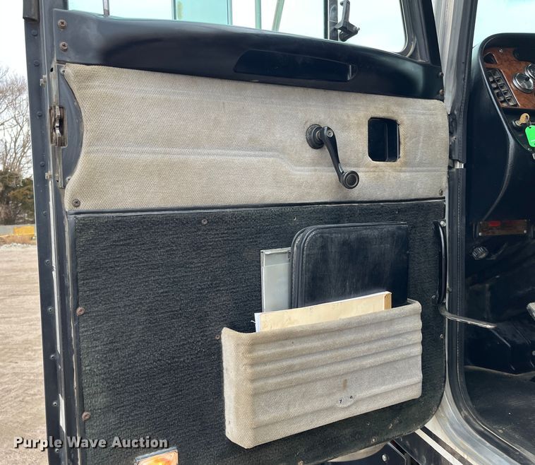 image for item DS1791 2002 Peterbilt 379  semi truck