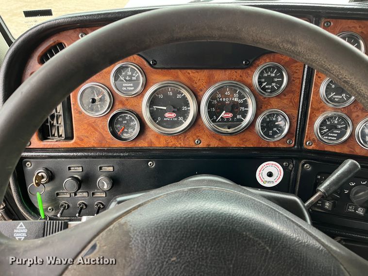 image for item DS1791 2002 Peterbilt 379  semi truck