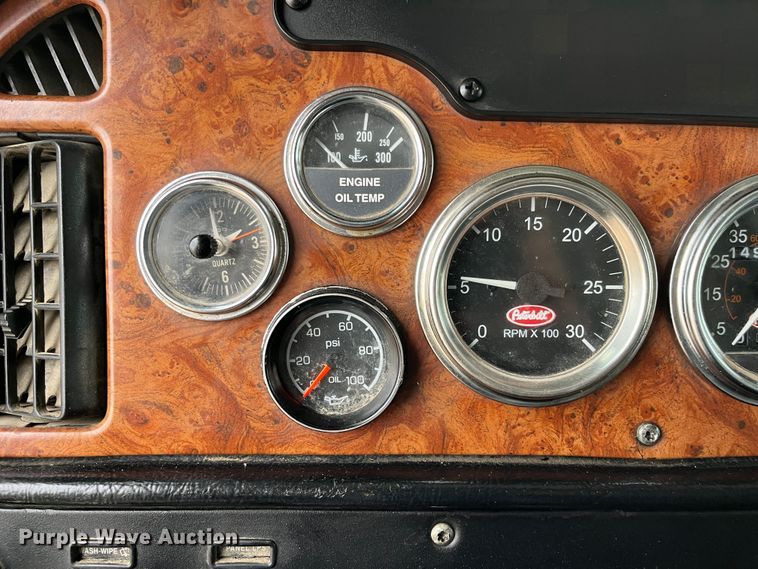 image for item DS1791 2002 Peterbilt 379  semi truck